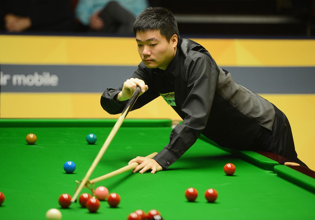 凭借顽强的 凭借顽强的